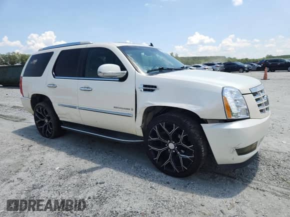 2008 Cadillac Escalade с VIN 1GYFK638X8R228288, выставлен на аукционе Copart как лот 65676185 с пробегом 255 911 миль миль и Списание • Salvage title. История ставок и продаж доступна на DreamBid. Изображение 4.