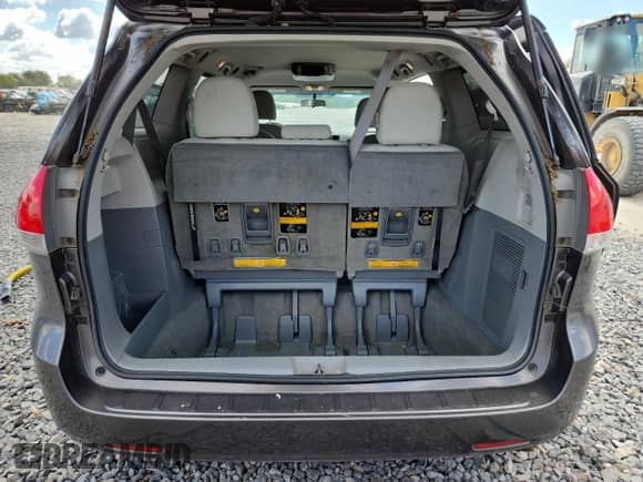 2012 Toyota Sienna with VIN 5TDZK3DCXCS233781, listed as a Copart auction lot 82167325 with 183,332 mi miles and Salvage title. Bid and sale history available at DreamBid. Image 6.
