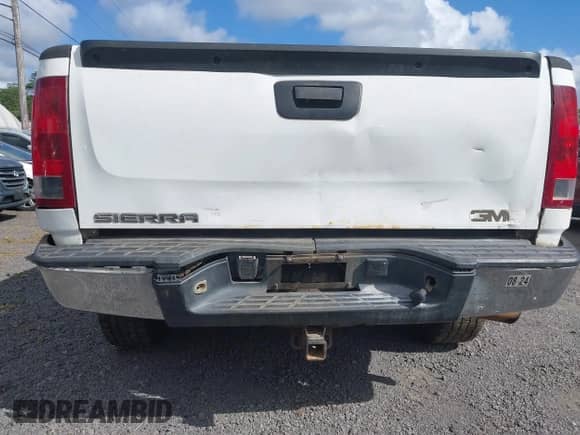 2007 GMC Sierra 1500 Work Truck with VIN 1GTEK19C77Z631448, listed as a IAAI auction lot 42100668 with 272,317 mi miles and . Bid and sale history available at DreamBid. Image 6.