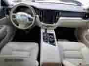 2020 Volvo S60 Momentum с VIN 7JRA22TK0LG033679, выставлен на аукционе Copart как лот 67357485 с пробегом 58 369 миль миль и Списание • Salvage title. История ставок и продаж доступна на DreamBid. Изображение 8.