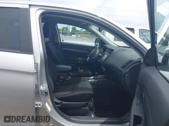 2021 Mitsubishi Outlander ES z VIN JA4ARUAUXMU034927, wystawiony jako IAAI lot #42539567 z przebiegiem 54 473 mil mil oraz . Historia ofert i sprzedaży dostępna na DreamBid. Obrazek 5.