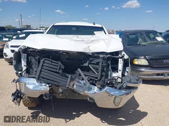 2018 Chevrolet Silverado 1500 LT z VIN 3GCUKREC9JG274331, wystawiony jako IAAI lot #42785716 z przebiegiem Nie podano mil oraz . Historia ofert i sprzedaży dostępna na DreamBid. Obrazek 12.