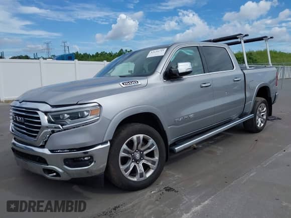 2022 Ram 1500 Longhorn z VIN 1C6SRFKT1NN426449, wystawiony jako IAAI lot #43134719 z przebiegiem 26 496 mil mil oraz . Historia ofert i sprzedaży dostępna na DreamBid. Obrazek 2.