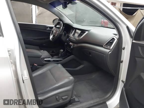 2017 Hyundai Tucson SE with VIN KM8J33A4XHU418628, listed as a IAAI auction lot 42991252 with 96,322 mi miles and . Bid and sale history available at DreamBid. Image 5.