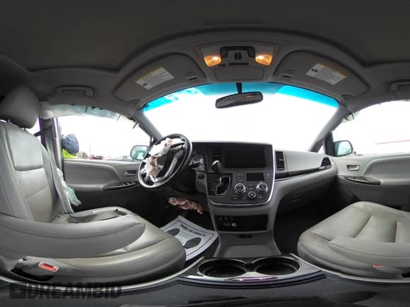 2017 Toyota Sienna XLE Auto Access Seat z VIN 5TDYZ3DC9HS795220, wystawiony jako IAAI lot #41641227 z przebiegiem 86 336 mil mil oraz . Historia ofert i sprzedaży dostępna na DreamBid. Obrazek 17.