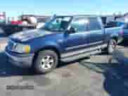 2003 Ford F-150 XLT z VIN 1FTRW07L43KD26690, wystawiony jako IAAI lot #43523370 z przebiegiem 236 701 mil mil oraz . Historia ofert i sprzedaży dostępna na DreamBid. Obrazek 2.