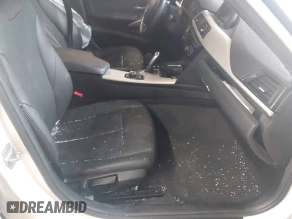 2018 BMW 3 Series 320i z VIN WBA8E1G58JNU92628, wystawiony jako IAAI lot #42905270 z przebiegiem Nie podano mil oraz . Historia ofert i sprzedaży dostępna na DreamBid. Obrazek 5.