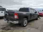 2020 Ram 1500 Big Horn z VIN 1C6SRFFT4LN181329, wystawiony jako Copart lot #58519395 z przebiegiem 60 023 mil mil oraz Szkoda całkowita • Salvage title. Historia ofert i sprzedaży dostępna na DreamBid. Obrazek 3.