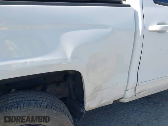 2018 Chevrolet Silverado 1500 LT с VIN 3GCUKREC0JG210355, выставлен на аукционе IAAI как лот 42397975 с пробегом 104 104 миль миль и . История ставок и продаж доступна на DreamBid. Изображение 19.