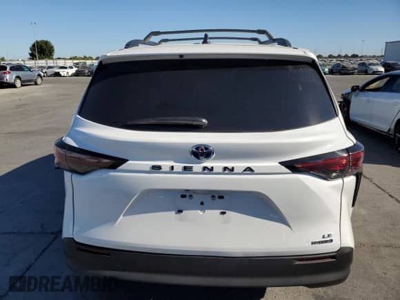 2024 Toyota Sienna LE z VIN 5TDBRKEC0RS217006, wystawiony jako Copart lot #68946935 z przebiegiem 35 865 mil mil oraz Szkoda całkowita • Salvage title. Historia ofert i sprzedaży dostępna na DreamBid. Obrazek 6.