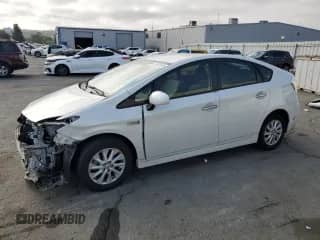 2013 Toyota Prius z VIN JTDKN3DP8D3037319, wystawiony jako Copart lot #70707145 z przebiegiem 123 025 mil mil oraz Szkoda całkowita • Salvage title. Historia ofert i sprzedaży dostępna na DreamBid. Obrazek 1.