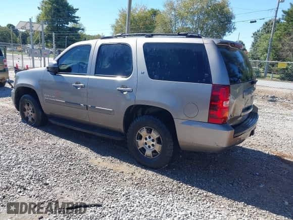 2007 Chevrolet Tahoe LT with VIN 1GNFC13027R141572, listed as a IAAI auction lot 43463387 with 269,733 mi miles and . Bid and sale history available at DreamBid. Image 3.