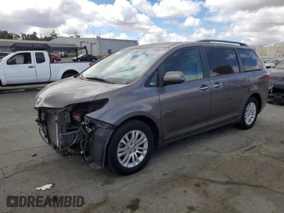 2017 Toyota Sienna XLE Auto Access Seat with VIN 5TDYZ3DC5HS780794, listed as a Copart auction lot 80290345 with 86,127 mi miles and Salvage title. Bid and sale history available at DreamBid. Image 1.