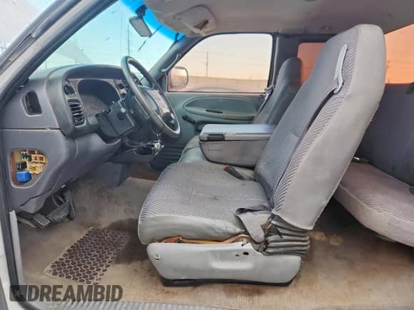 2001 Dodge 2500 z VIN 3B7KC23Z41G716435, wystawiony jako Copart lot #68579585 z przebiegiem 19 334 mil mil oraz Czysty tytuł • Clean title. Historia ofert i sprzedaży dostępna na DreamBid. Obrazek 7.