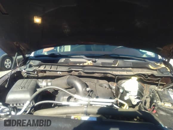 2015 Ram 1500 Laramie z VIN 1C6RR6NT5FS755037, wystawiony jako IAAI lot #41186422 z przebiegiem 128 774 mil mil oraz . Historia ofert i sprzedaży dostępna na DreamBid. Obrazek 10.