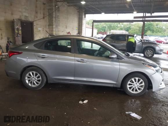 2022 Hyundai Accent SE z VIN 3KPC24A60NE179043, wystawiony jako IAAI lot #42313448 z przebiegiem 66 700 mil mil oraz . Historia ofert i sprzedaży dostępna na DreamBid. Obrazek 14.