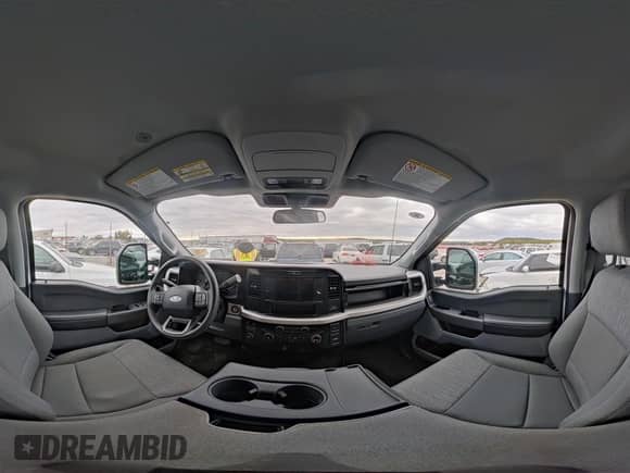 2025 Ford F-250 XLT z VIN 1FT7W2BT5SEC53482, wystawiony jako IAAI lot #43495681 z przebiegiem 10 963 mil mil oraz . Historia ofert i sprzedaży dostępna na DreamBid. Obrazek 18.