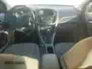 2015 Ford Focus SE с VIN 1FADP3K21FL376118, выставлен на аукционе Copart как лот 82581215 с пробегом 105 749 миль миль и Чистый • Clean title. История ставок и продаж доступна на DreamBid. Изображение 8.