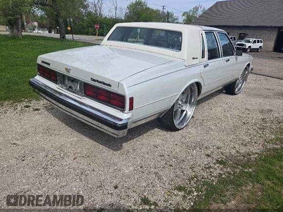 1989 Chevrolet Caprice с VIN 1G1BU51E8KA111809, выставлен на аукционе IAAI как лот 42298235 с пробегом 89 139 миль миль и . История ставок и продаж доступна на DreamBid. Изображение 4.