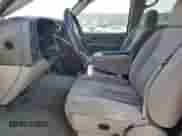 2004 Chevrolet Suburban LT z VIN 3GNEC16T64G325135, wystawiony jako Copart lot #76464374 z przebiegiem 233 083 mil mil oraz Czysty tytuł • Clean title. Historia ofert i sprzedaży dostępna na DreamBid. Obrazek 7.