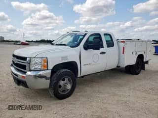 2009 Chevrolet Silverado 3500 с VIN 1GBJK79649E135520, выставлен на аукционе Copart как лот 58990225 с пробегом 384 510 миль миль и Чистый • Clean title. История ставок и продаж доступна на DreamBid. Изображение 1.