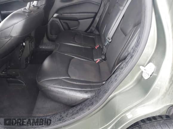 2018 Jeep Compass Latitude z VIN 3C4NJDBB2JT315024, wystawiony jako IAAI lot #42995546 z przebiegiem 111 279 mil mil oraz . Historia ofert i sprzedaży dostępna na DreamBid. Obrazek 8.