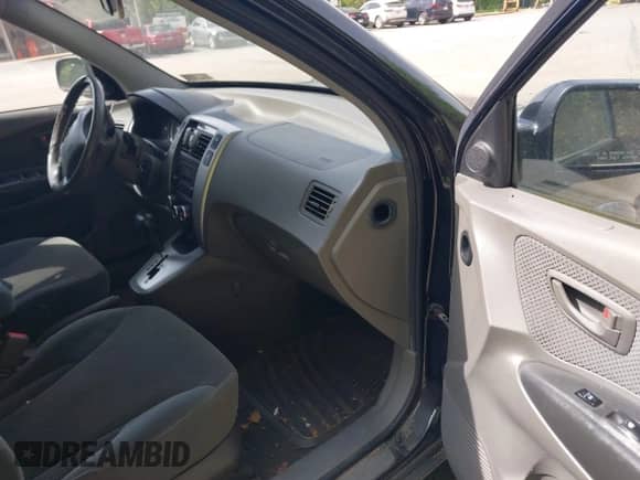 2008 Hyundai Tucson SE with VIN KM8JN72D88U807493, listed as a IAAI auction lot 42317962 with 158,141 mi miles and . Bid and sale history available at DreamBid. Image 5.