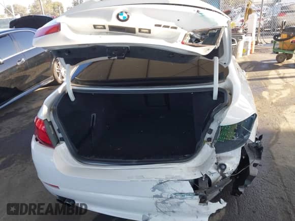 2013 BMW 5 Series 528i с VIN WBAXG5C56DDY34798, выставлен на аукционе IAAI как лот 42283433 с пробегом 66 658 миль миль и . История ставок и продаж доступна на DreamBid. Изображение 18.