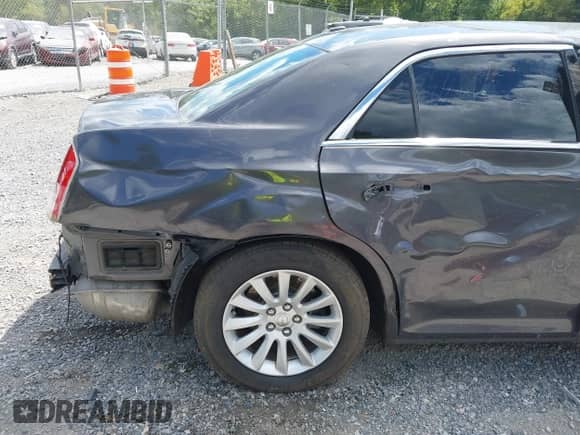 2014 Chrysler 300 с VIN 2C3CCAAG8EH135997, выставлен на аукционе IAAI как лот 43072867 с пробегом 101 428 миль миль и . История ставок и продаж доступна на DreamBid. Изображение 19.