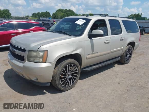 2008 Chevrolet Suburban LTZ z VIN 1GNFK16Y78R121985, wystawiony jako IAAI lot #42602591 z przebiegiem 186 975 mil mil oraz . Historia ofert i sprzedaży dostępna na DreamBid. Obrazek 2.