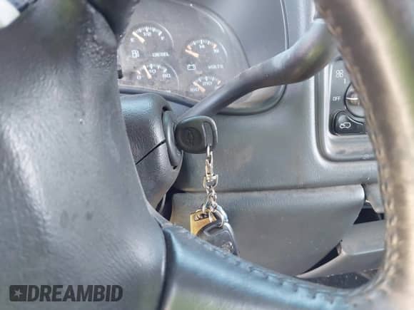 2002 Chevrolet Silverado 2500HD LT с VIN 1GCHK29112E303783, выставлен на аукционе IAAI как лот 42798214 с пробегом Не указан миль и . История ставок и продаж доступна на DreamBid. Изображение 11.