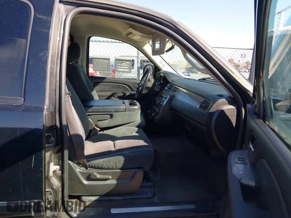 2008 Chevrolet Tahoe LS с VIN 1GNFC13C08J113912, выставлен на аукционе IAAI как лот 41743137 с пробегом 138 023 миль миль и . История ставок и продаж доступна на DreamBid. Изображение 5.