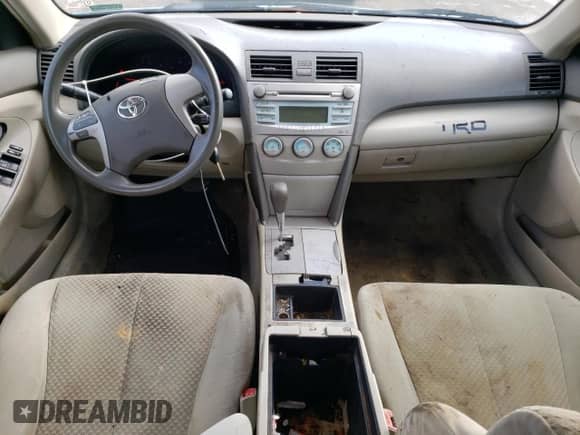 2007 Toyota Camry CE z VIN 4T1BE46K37U626974, wystawiony jako Copart lot #85702815 z przebiegiem 205 224 mil mil oraz Czysty tytuł • Clean title. Historia ofert i sprzedaży dostępna na DreamBid. Obrazek 8.