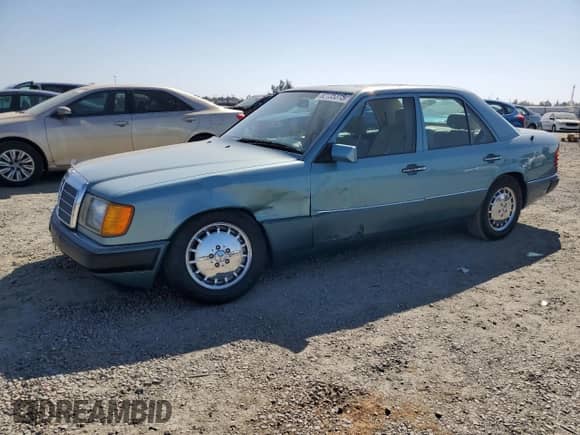 1993 Mercedes-Benz 300 с VIN WDBEA28E0PB854644, выставлен на аукционе Copart как лот 82135315 с пробегом 161 979 миль миль и Списание • Salvage title. История ставок и продаж доступна на DreamBid. Изображение 1.