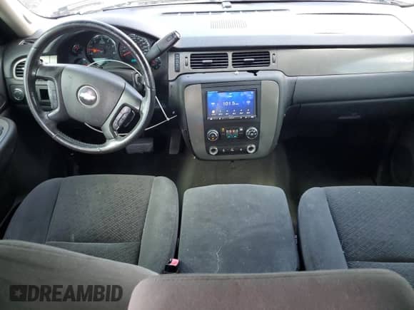 2008 Chevrolet Suburban 3LT с VIN 3GNFC16038G138287, выставлен на аукционе Copart как лот 82526195 с пробегом 253 720 миль миль и Чистый • Clean title. История ставок и продаж доступна на DreamBid. Изображение 8.