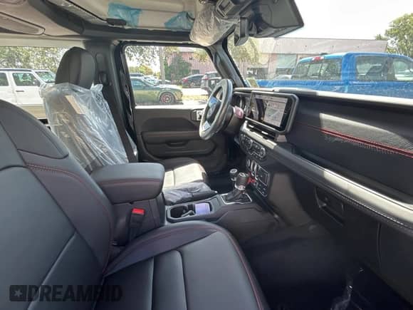 2025 Jeep Wrangler z VIN 1C4PJXCN5SW529648, wystawiony jako Copart lot #67322705 z przebiegiem 72 mil mil oraz Czysty tytuł • Clean title. Historia ofert i sprzedaży dostępna na DreamBid. Obrazek 5.