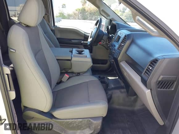 2016 Ford F-150 XL z VIN 1FTEX1C84GKF72048, wystawiony jako IAAI lot #41732580 z przebiegiem 146 885 mil mil oraz . Historia ofert i sprzedaży dostępna na DreamBid. Obrazek 5.