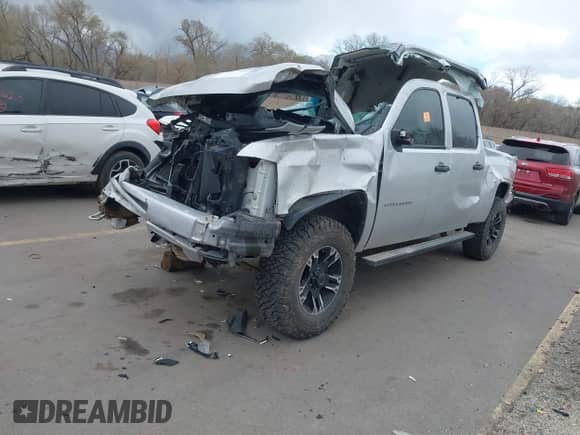 2012 Chevrolet Silverado 1500 LTZ z VIN 3GCPKTE76CG153952, wystawiony jako IAAI lot #41935031 z przebiegiem Nie podano mil oraz . Historia ofert i sprzedaży dostępna na DreamBid. Obrazek 18.