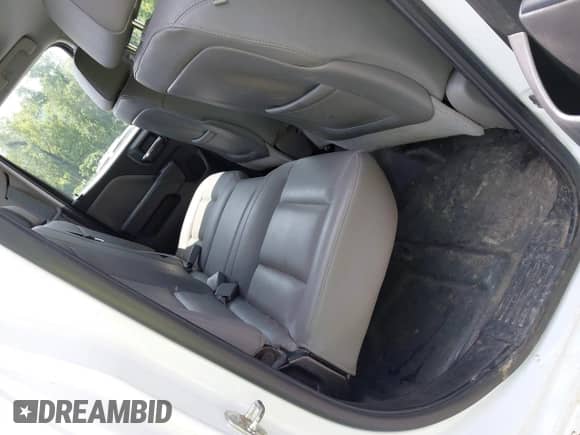 2015 Chevrolet Silverado 2500HD Work Truck z VIN 1GC2KUEG6FZ514228, wystawiony jako IAAI lot #42802030 z przebiegiem 149 209 mil mil oraz . Historia ofert i sprzedaży dostępna na DreamBid. Obrazek 8.