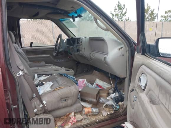 1998 Chevrolet Suburban с VIN 1GNFK16R9WJ305538, выставлен на аукционе IAAI как лот 43449665 с пробегом 273 952 миль миль и . История ставок и продаж доступна на DreamBid. Изображение 5.