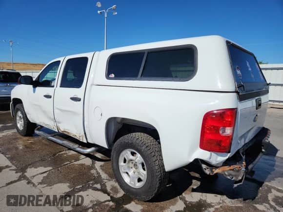 2008 Chevrolet Silverado 1500 1LT with VIN 2GCEK13J681252801, listed as a Copart auction lot 80840725 with 198,886 mi miles and Salvage title. Bid and sale history available at DreamBid. Image 2.