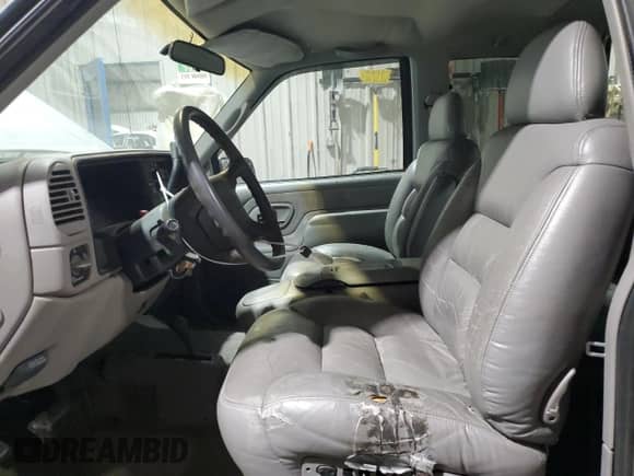 1995 Chevrolet Silverado 2500 с VIN 2GCFK29K6S1239533, выставлен на аукционе Copart как лот 49790175 с пробегом 55 840 миль миль и Списание • Salvage title. История ставок и продаж доступна на DreamBid. Изображение 7.