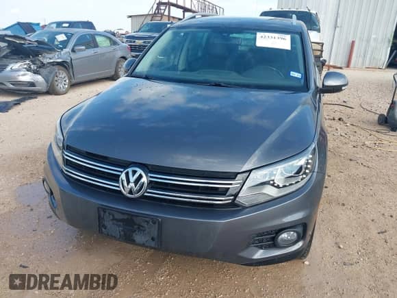 2016 Volkswagen Tiguan S z VIN WVGAV7AX4GW574940, wystawiony jako IAAI lot #42331396 z przebiegiem 81 711 mil mil oraz . Historia ofert i sprzedaży dostępna na DreamBid. Obrazek 6.
