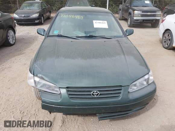 1999 Toyota Camry LE z VIN 4T1BF28K0XU081170, wystawiony jako IAAI lot #43386469 z przebiegiem 126 008 mil mil oraz . Historia ofert i sprzedaży dostępna na DreamBid. Obrazek 6.