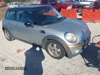 2009 MINI Hardtop с VIN WMWMF33569TU72673, выставлен на аукционе IAAI как лот 43517238 с пробегом 181 712 миль миль и . История ставок и продаж доступна на DreamBid. Изображение 1.