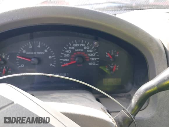 2006 Ford F-150 XLT z VIN 1FTVX14586NA83993, wystawiony jako IAAI lot #43345267 z przebiegiem 249 975 mil mil oraz . Historia ofert i sprzedaży dostępna na DreamBid. Obrazek 7.