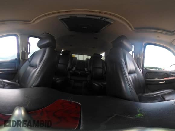 2009 Cadillac Escalade с VIN 1GYFK23209R216656, выставлен на аукционе IAAI как лот 42622663 с пробегом Не указан миль и . История ставок и продаж доступна на DreamBid. Изображение 18.