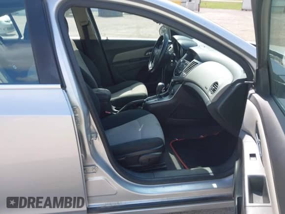 2011 Chevrolet Cruze LS с VIN 1G1PC5SH1B7276454, выставлен на аукционе IAAI как лот 43289303 с пробегом 138 701 миль миль и . История ставок и продаж доступна на DreamBid. Изображение 5.