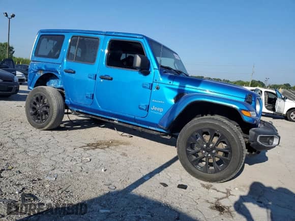 2021 Jeep Wrangler Unlimited Sahara with VIN 1C4JJXP60MW857202, listed as a Copart auction lot 68181055 with 47,872 mi miles and Non repairable. Bid and sale history available at DreamBid. Image 4.