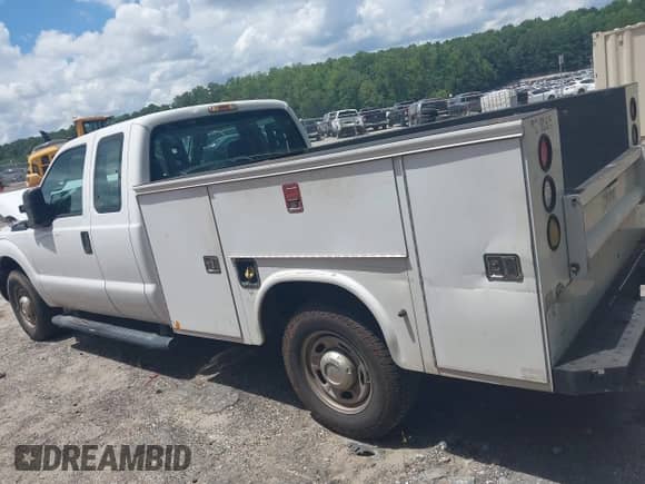 2013 Ford F-250 XL z VIN 1FT7X2A66DEB52821, wystawiony jako IAAI lot #42765878 z przebiegiem 133 043 mil mil oraz . Historia ofert i sprzedaży dostępna na DreamBid. Obrazek 14.